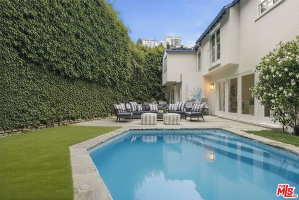 8809 Evanview Drive, Los Angeles, CA 90069