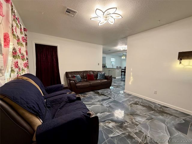 2405 S 123rd East Avenue, Tulsa, OK 74129