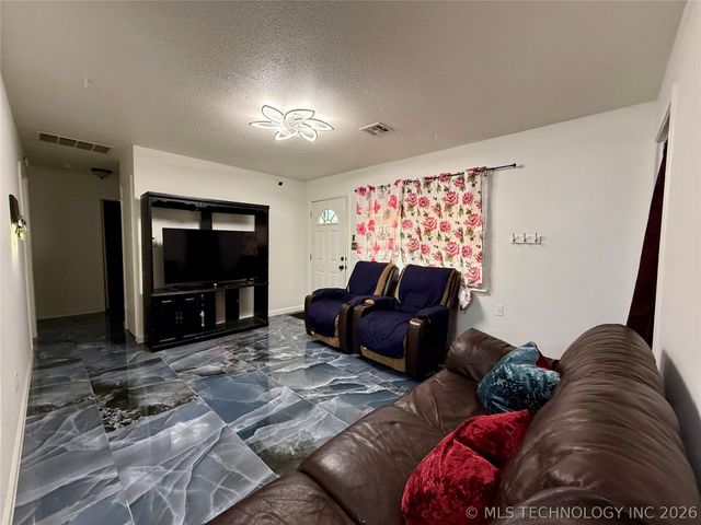 2405 S 123rd East Avenue, Tulsa, OK 74129