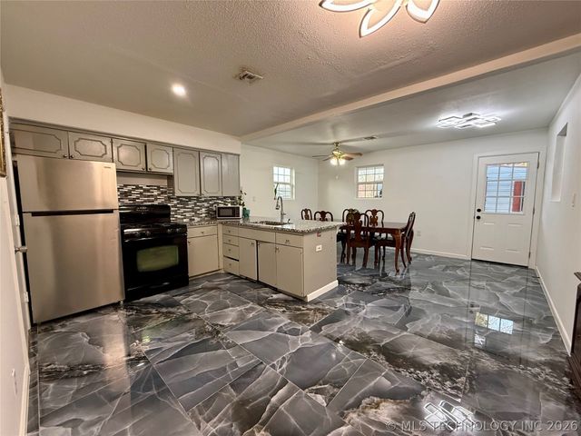 2405 S 123rd East Avenue, Tulsa, OK 74129