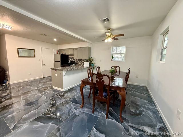 2405 S 123rd East Avenue, Tulsa, OK 74129