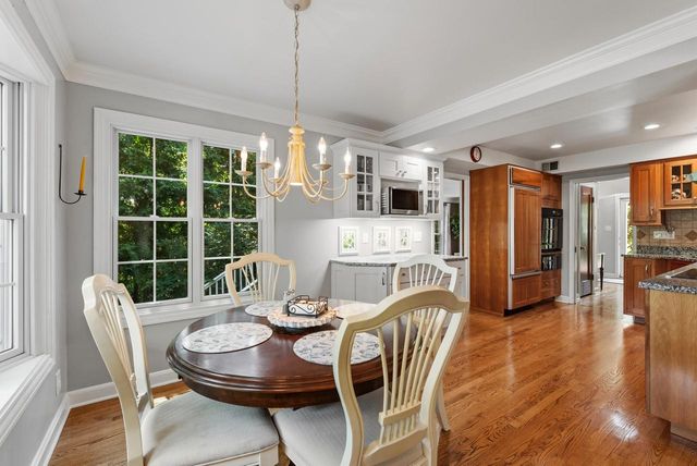 900 Apple Tree LANE, Brookfield, WI 53005