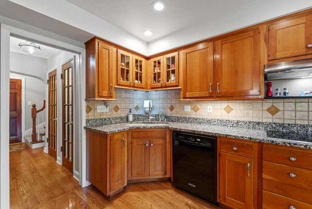 900 Apple Tree LANE, Brookfield, WI 53005