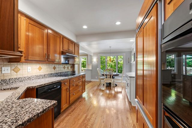 900 Apple Tree LANE, Brookfield, WI 53005