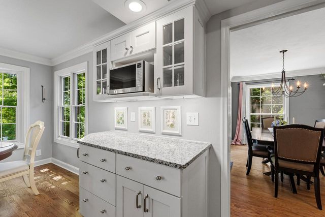 900 Apple Tree LANE, Brookfield, WI 53005
