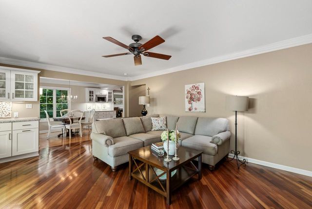 900 Apple Tree LANE, Brookfield, WI 53005