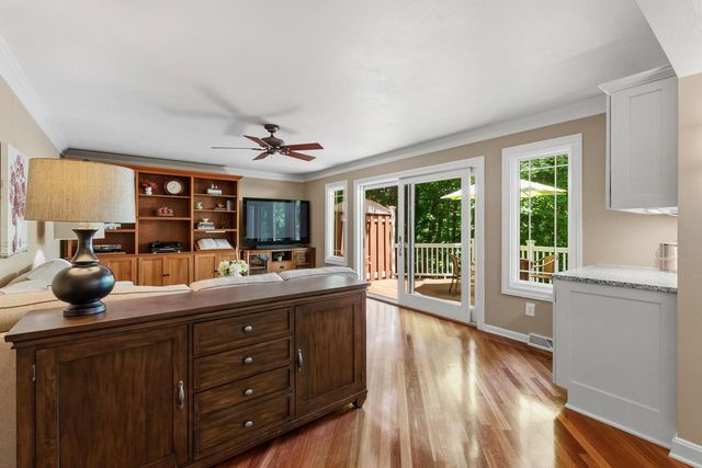 900 Apple Tree LANE, Brookfield, WI 53005