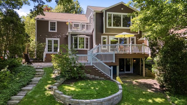 900 Apple Tree LANE, Brookfield, WI 53005