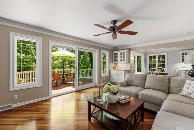 900 Apple Tree LANE, Brookfield, WI 53005