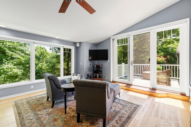 900 Apple Tree LANE, Brookfield, WI 53005