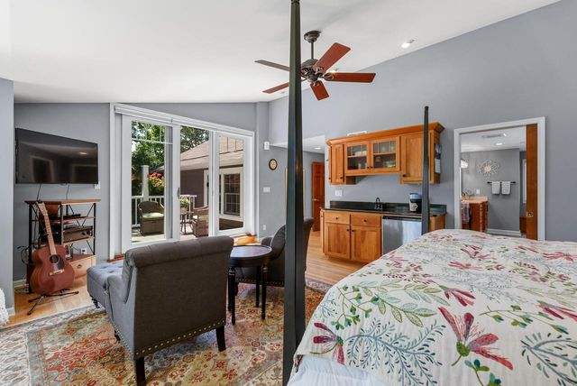 900 Apple Tree LANE, Brookfield, WI 53005