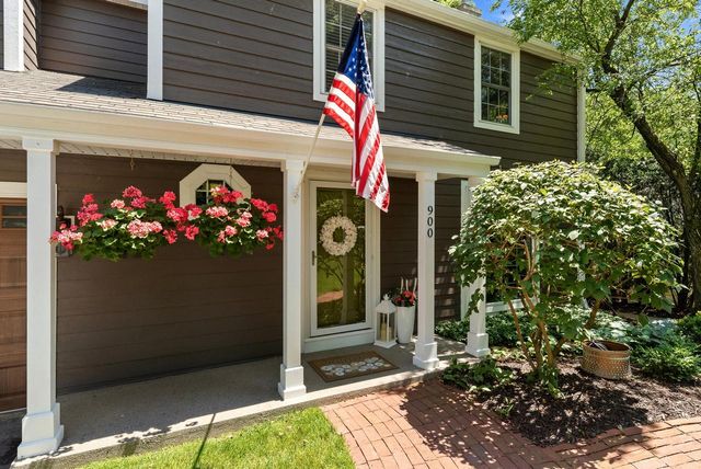 900 Apple Tree LANE, Brookfield, WI 53005
