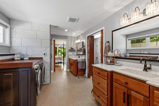 900 Apple Tree LANE, Brookfield, WI 53005