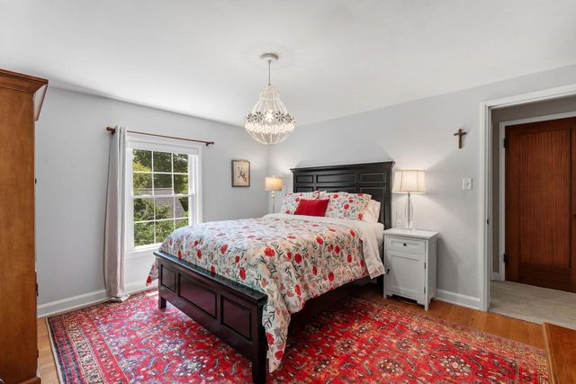 900 Apple Tree LANE, Brookfield, WI 53005