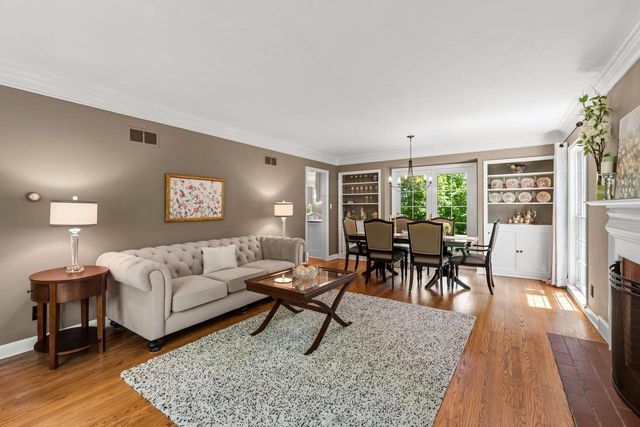 900 Apple Tree LANE, Brookfield, WI 53005