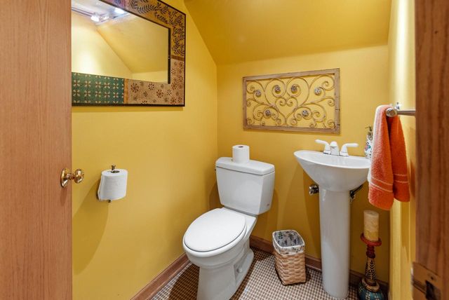 900 Apple Tree LANE, Brookfield, WI 53005