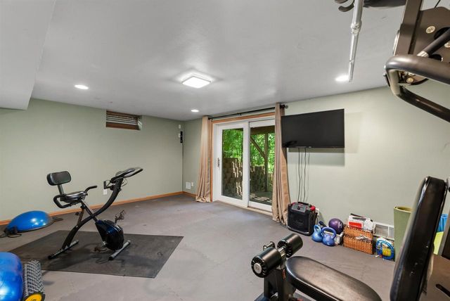 900 Apple Tree LANE, Brookfield, WI 53005