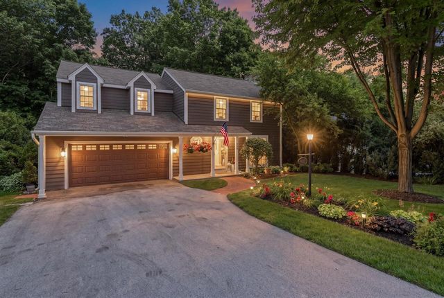 900 Apple Tree LANE, Brookfield, WI 53005