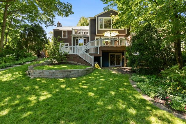900 Apple Tree LANE, Brookfield, WI 53005