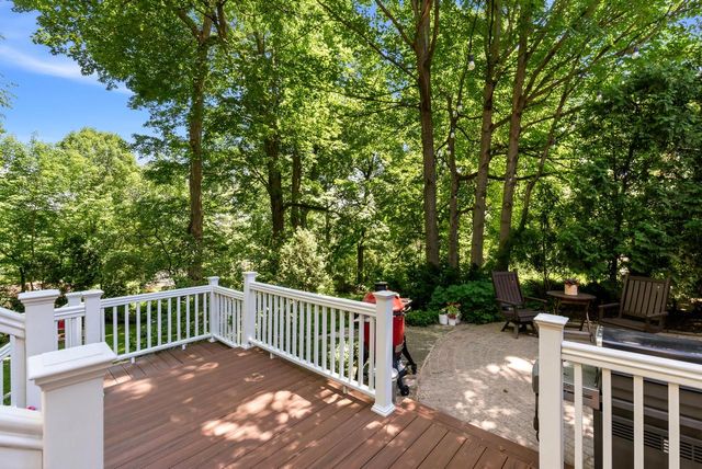 900 Apple Tree LANE, Brookfield, WI 53005