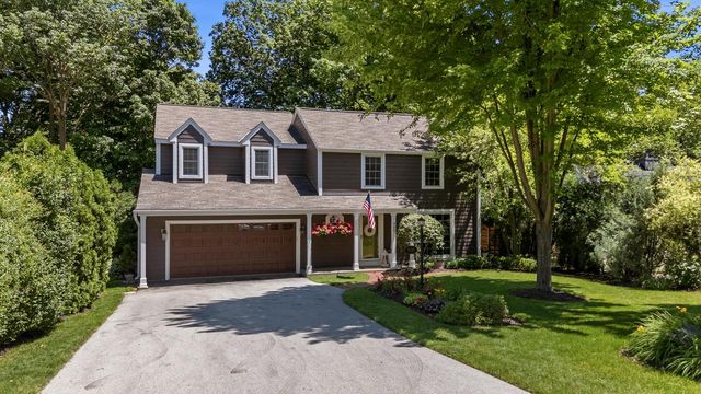 900 Apple Tree LANE, Brookfield, WI 53005