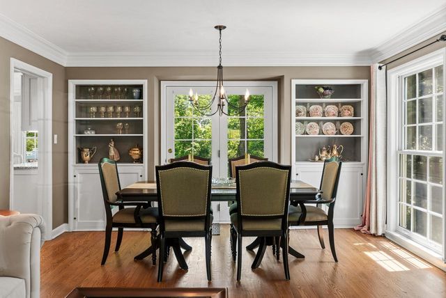 900 Apple Tree LANE, Brookfield, WI 53005