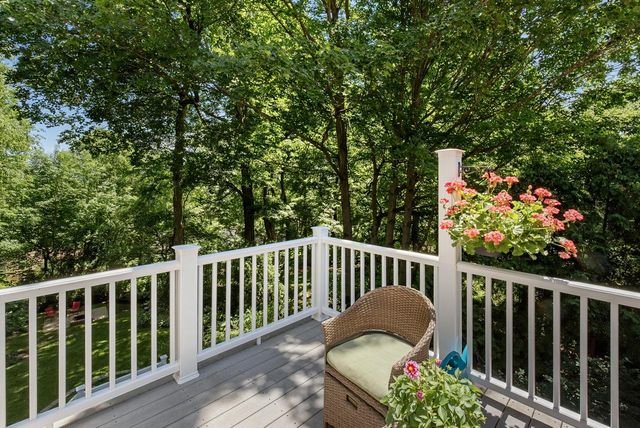 900 Apple Tree LANE, Brookfield, WI 53005