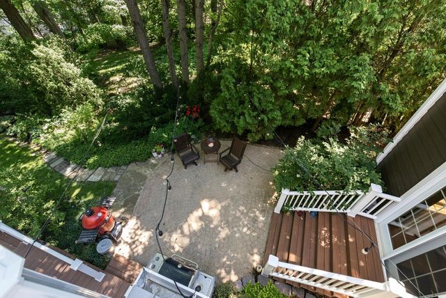 900 Apple Tree LANE, Brookfield, WI 53005