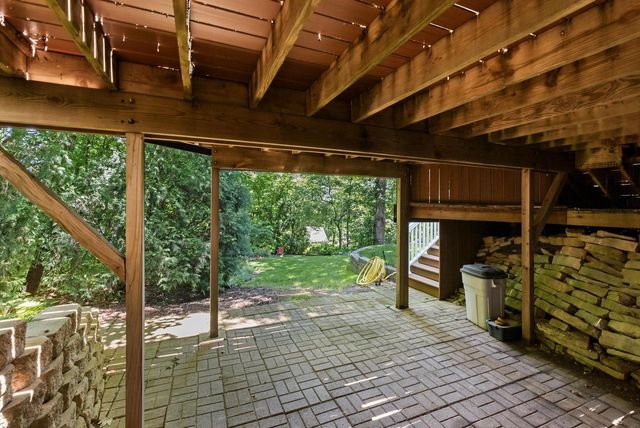 900 Apple Tree LANE, Brookfield, WI 53005