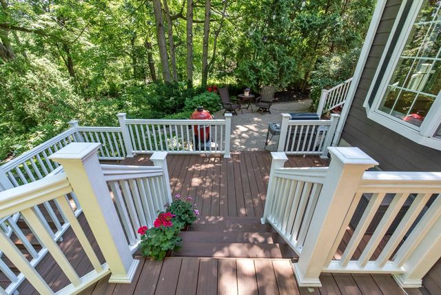 900 Apple Tree LANE, Brookfield, WI 53005
