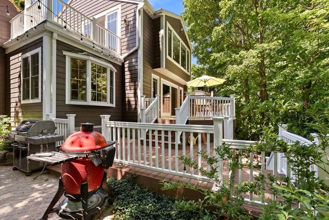 900 Apple Tree LANE, Brookfield, WI 53005