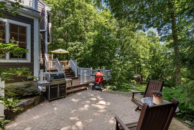 900 Apple Tree LANE, Brookfield, WI 53005