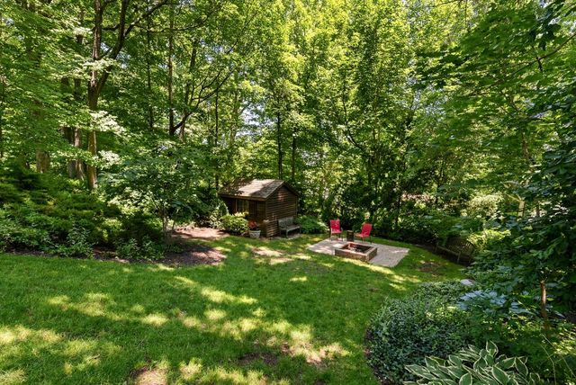 900 Apple Tree LANE, Brookfield, WI 53005