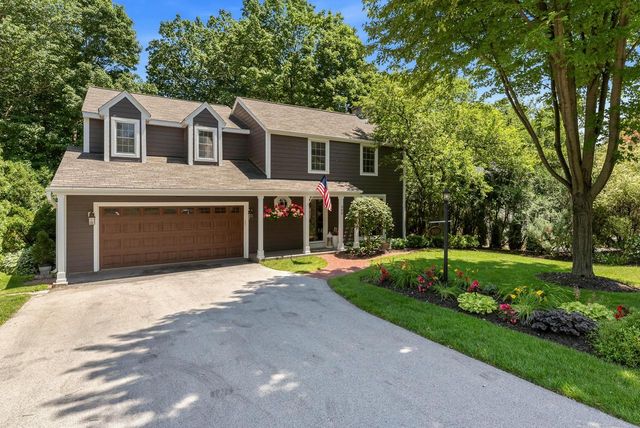 900 Apple Tree LANE, Brookfield, WI 53005