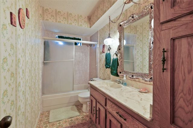 311 Wheeler Creek Court, Gainesville, TX 76240