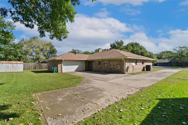 311 Wheeler Creek Court, Gainesville, TX 76240