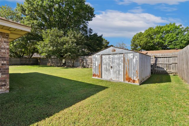 311 Wheeler Creek Court, Gainesville, TX 76240