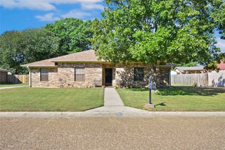 311 Wheeler Creek Court, Gainesville, TX 76240