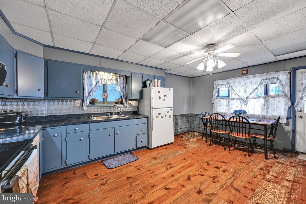 Image 10 of property listing at 234 S SCHUYLKILL AVE, Shenandoah, PA 17976