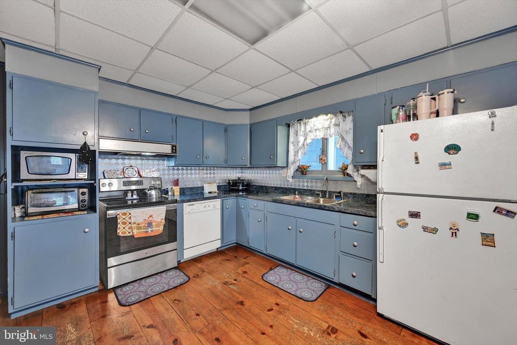 Image 11 of property listing at 234 S SCHUYLKILL AVE, Shenandoah, PA 17976