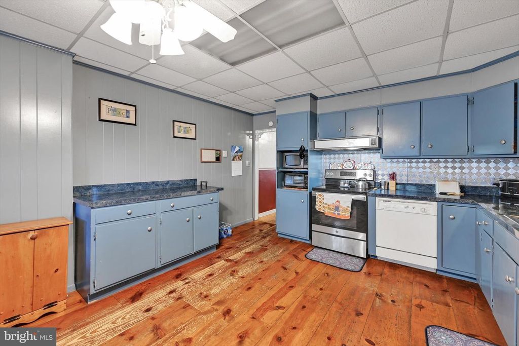 Image 12 of property listing at 234 S SCHUYLKILL AVE, Shenandoah, PA 17976