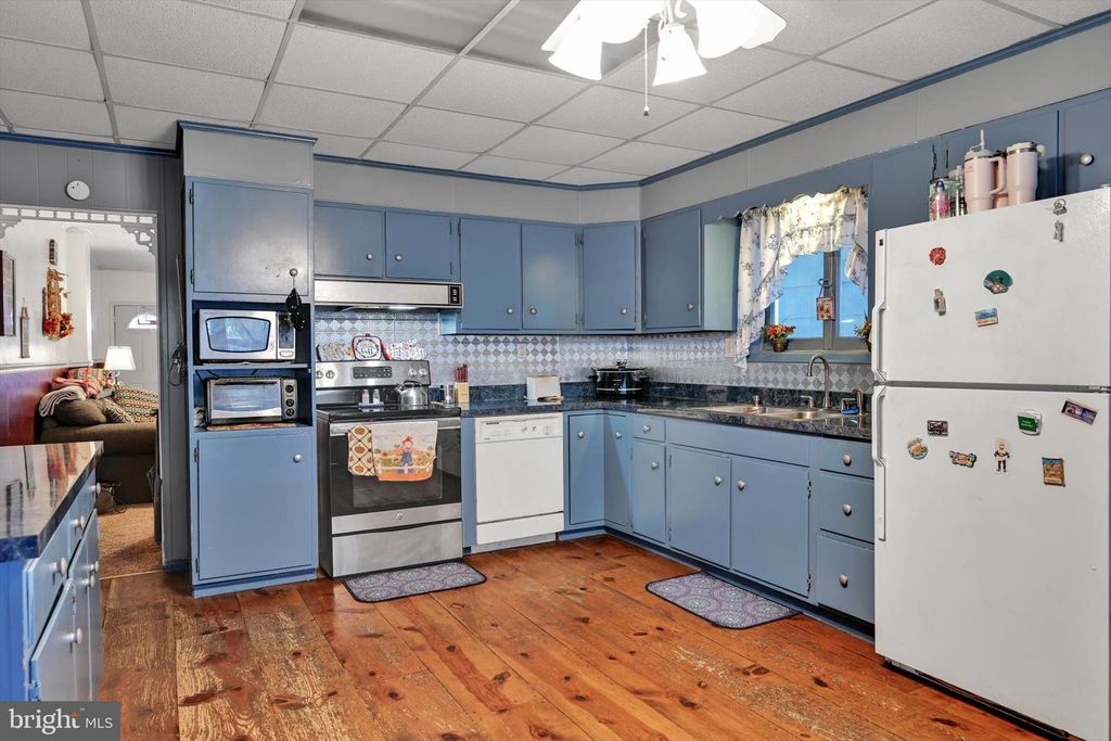 Image 14 of property listing at 234 S SCHUYLKILL AVE, Shenandoah, PA 17976