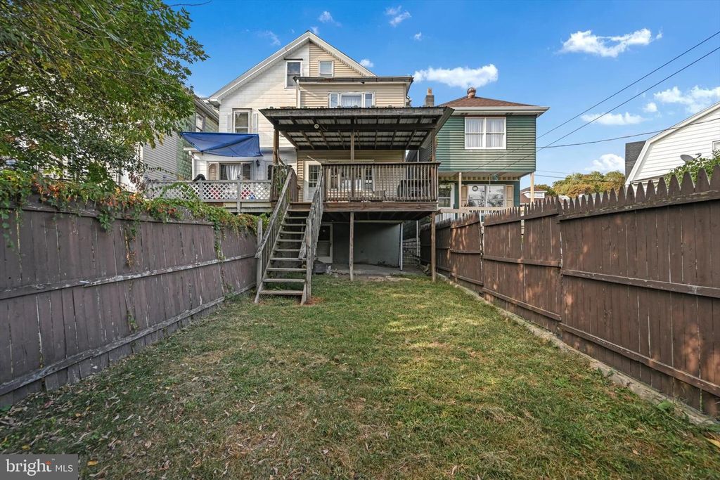 Image 3 of property listing at 234 S SCHUYLKILL AVE, Shenandoah, PA 17976