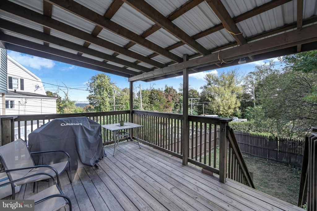 Image 4 of property listing at 234 S SCHUYLKILL AVE, Shenandoah, PA 17976
