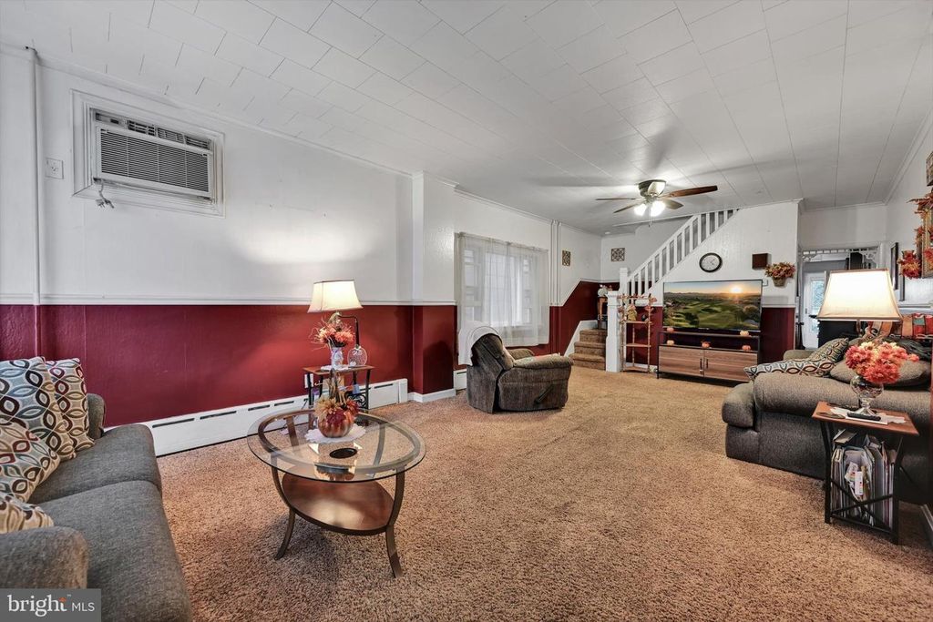 Image 6 of property listing at 234 S SCHUYLKILL AVE, Shenandoah, PA 17976