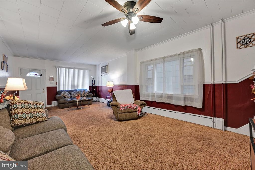 Image 7 of property listing at 234 S SCHUYLKILL AVE, Shenandoah, PA 17976