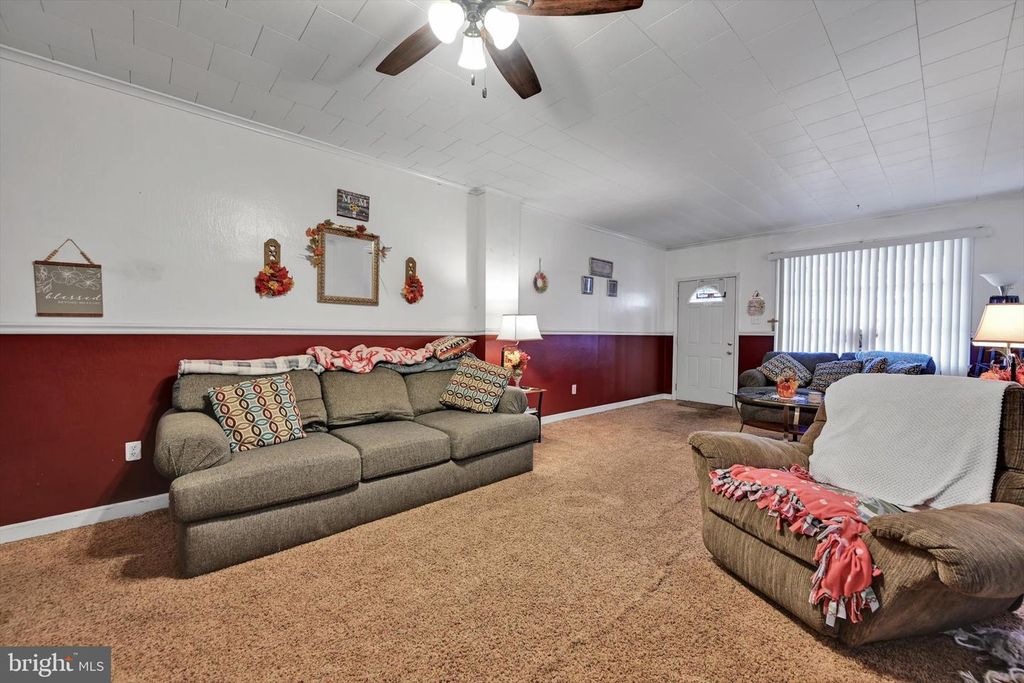 Image 8 of property listing at 234 S SCHUYLKILL AVE, Shenandoah, PA 17976