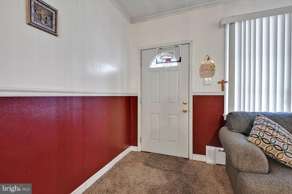 Image 9 of property listing at 234 S SCHUYLKILL AVE, Shenandoah, PA 17976
