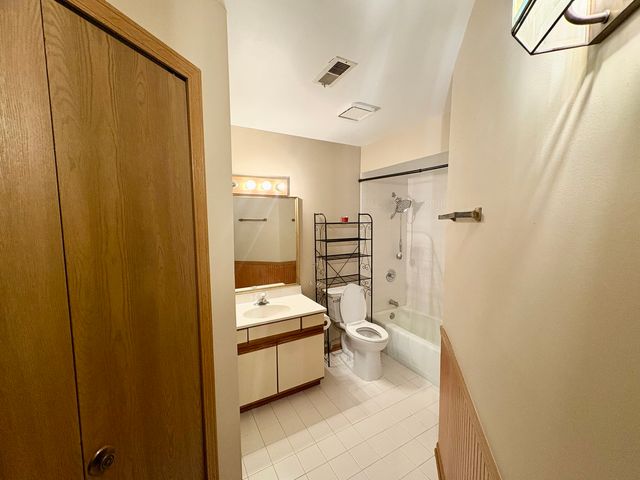 17218 Ridgeland Avenue 3s, Tinley Park, IL 60477