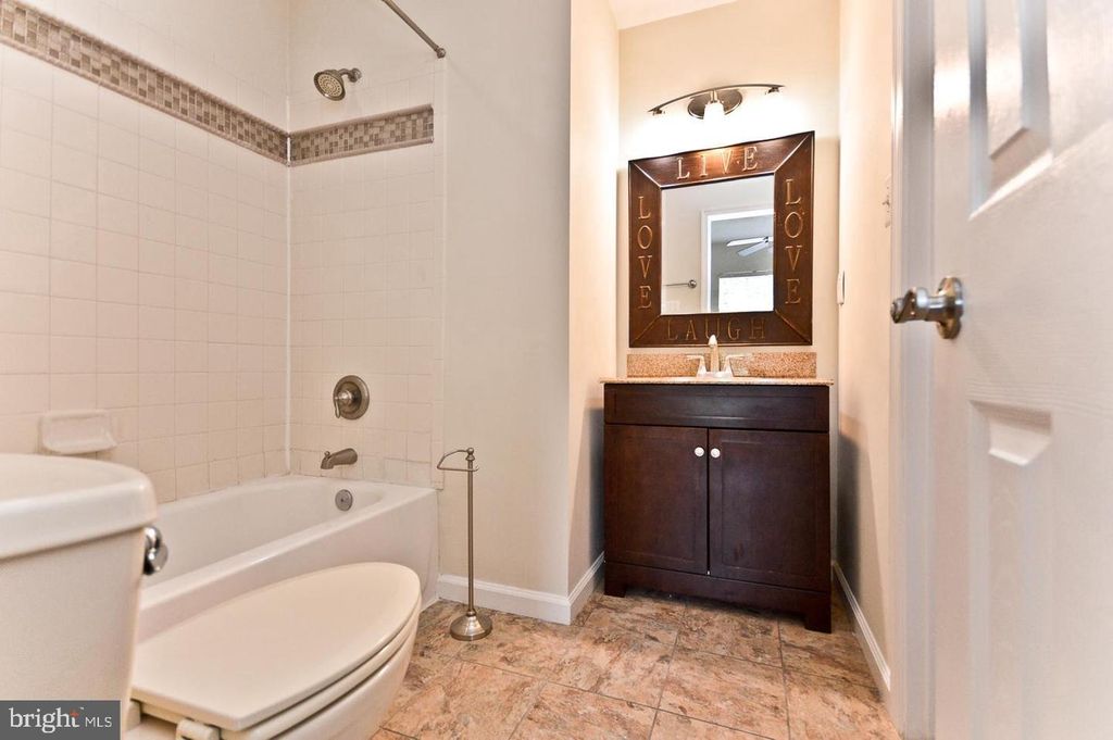 Image 4 of property listing at 6304 E HIL MAR CIR, District Heights, MD 20747